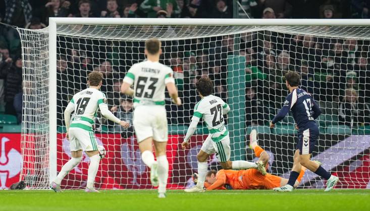 Celtic midfielder Mika Baur shoots past Celta Vigo goalkeeper Ionut Radu and scores to give Celtic a 1-0 lead Celtic v Celta Vigo, UEFA Europa League, Football, Celtic Park, Glasgow, Scotland, UK - 22 Oct 2026Glasgow Celtic Park Scotland United Kingdom  Copyright: xStuartxWallace Shutterstockx 17230137by