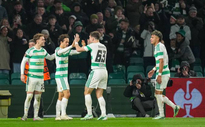 Mika Baur of Celtic celebrates with team mates after scoring to give Celtic a 1-0 lead Celtic v Celta Vigo, UEFA Europa League, Football, Celtic Park, Glasgow, Scotland, UK - 22 Oct 2026Glasgow Celtic Park Scotland United Kingdom  Copyright: xStuartxWallace Shutterstockx 17230137cf