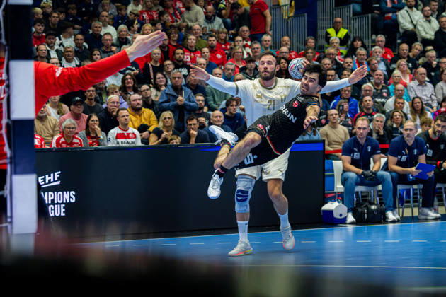 Kassel, Germany, October 22, 2026 EHF Champions League 2026–2027 Group Stage Group B Match 5 MT Melsungen vs. Orlen Wisla Plock Pictured: Erik Balenciaga (MT) taking a shot at the goal in Rothenbach Halle, Hesse Copyright: xFotostandx xKruczynskix