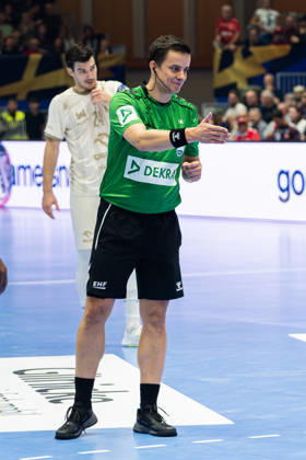 Kassel, Germany, October 22, 2026 EHF Champions League 2026–2027 Group Stage Group B Match 5 MT Melsungen vs. Orlen Wisla Plock Pictured: Referee Bojan Lah of Slovenia smiling on the court at Rothenbach Halle in Hesse Copyright: xFotostandx xKruczynskix