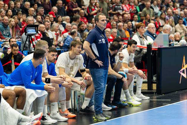 Kassel, Germany, October 22, 2026 EHF Champions League 2026–2027 Group Stage Group B Match 5 MT Melsungen vs. Orlen Wisla Plock Pictured: Coach Javier Sabatà Sabate (SPR) looking dissatisfied on the court at Rothenbach Halle in Hesse Copyright: xFotostandx xKruczynskix