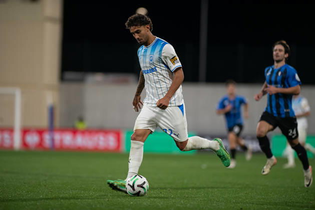 Inter Club Escaldes v Universitatae Craiova - UEFA Conference League Simon Elisor, player number 22 of Universitatea Craiova, is in action during the UEFA Conference League match between Inter Club d Escaldes and Universitatea Craiova at New FAF Stadium in Encamp, Andorra, on October 22, 2026. Encamp Andorra Andorra  Copyright: xWalterxCunhax originalFilename:cunhacarvalho-notitle261022_npoyp.jpg