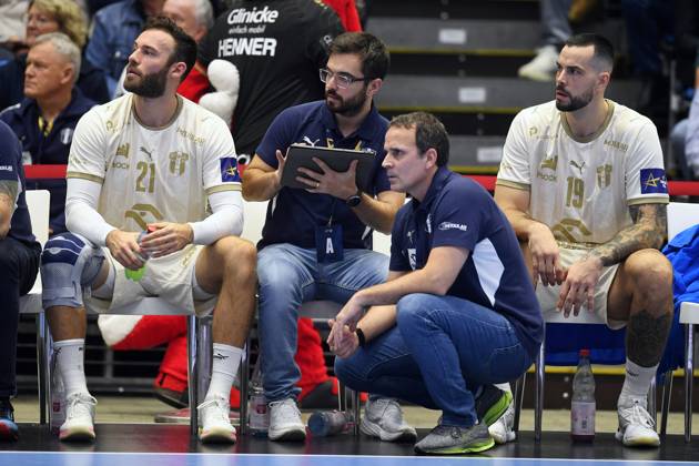 Zoltan Szita, Wisla Plock 21; Haritz Salvado, Ulazia, Assistant Coach, Orlen Wisla Plock; Xavi Sabate Caviedes, Head Coach, Orlen Wisla Plock; Leon Susnja, Wisla Plock 19 (L R), GER, MT Melsungen vs. Orlen Wisla Plock (POL), Handball, Men’s Champions League, Group Matches, 2026–2027 Season, October 22, 2026, GER, MT Melsungen vs. Orlen Wisla Plock, Men’s Champions League, Group Match, 2026–2027 Season, October 22, 2026, Kassel Copyright: xEibner-Pressefotox xRolandxSippelx EP_RSL