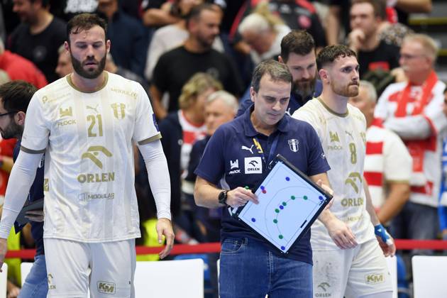 Zoltan Szita, Wisla Plock 21; Haritz Salvado, Ulazia, Assistant Coach, Orlen Wisla Plock; Mitja Janc, Wisla Plock 8 L R, GER, MT Melsungen vs. Orlen Wisla Plock (POL), Handball, Men’s Champions League, Group Matches, 2026–2027 Season, October 22, 2026, GER, MT Melsungen vs. Orlen Wisla Plock, Men’s Champions League, Group Match, 2026–2027 Season, October 22, 2026, Kassel Copyright: xEibner-Pressefotox xRolandxSippelx EP_RSL