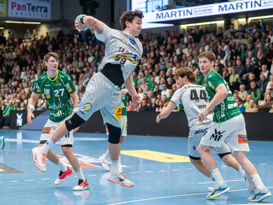 Tillman Leu of ThSV Eisenach, No. 99, is open for a shot at the circle; Frisch Auf Goeppingen vs. ThSV Eisenach, Handball, 1st Bundesliga, Men, 2026–2027 season, October 23, 2026, Frisch Auf Göppingen vs. ThSV Eisenach, Handball, 1st Bundesliga, Men, 2026–2027 season, October 23, 2026, Göppingen Copyright: xEibner-Pressefoto MichaelxSchmidx EP_MST