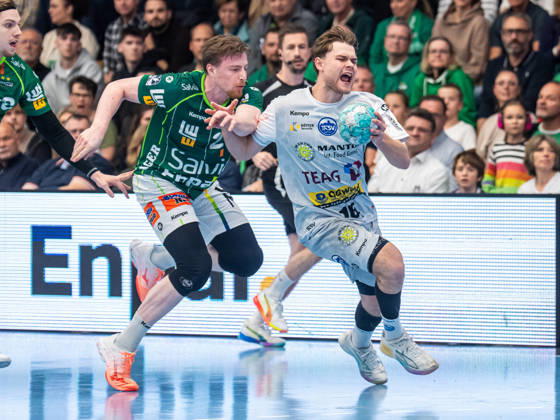David More (ThSV Eisenach), 15, in a duel with Erik Persson (Frisch Auf Goeppingen), 22; Frisch Auf Goeppingen vs. ThSV Eisenach, Handball, 1st Bundesliga, Men, 2026–2027 Season, October 23, 2026, Frisch Auf Göppingen vs. ThSV Eisenach, Handball, 1st Bundesliga, Men, 2026–2027 season, October 23, 2026, Göppingen Copyright: xEibner-Pressefoto MichaelxSchmidx EP_MST