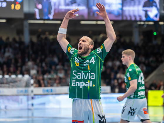 Marcel Schiller of Frisch Auf Goeppingen, No. 24, cheers on the fans; Frisch Auf Goeppingen vs. ThSV Eisenach, Handball, 1st Bundesliga, Men s, 2026–2027 season, October 23, 2026, Frisch Auf Goeppingen vs. ThSV Eisenach, Handball, 1st Bundesliga, Men, 2026–2027 season, October 23, 2026, Goeppingen Copyright: xEibner-Pressefoto MichaelxSchmidx EP_MST