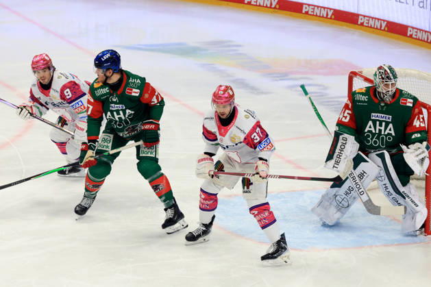 October 23, 2026, DEU, GER, Ice Hockey, Matchday 11, 2026–27 Season, Berlin, Eisbären Berlin vs. Augsburger Panther; Ty Ronning, Eisbären Berlin 9; Markus Vikingstad, Eisbären Berlin 37; Kyle Wood, Augsburger Panther 37; TOBIAS ANCICKA, Augsburger Panther 45; nordphoto GmbH, Engler Berlin, Uber Arena Berlin, Germany Copyright: xNordphotox xEnglerx