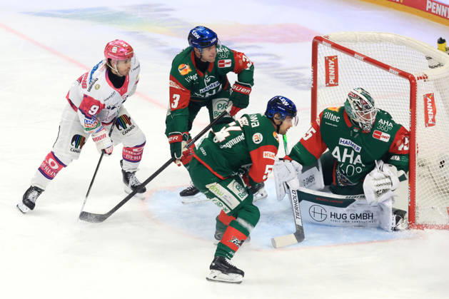 October 23, 2026, DEU, GER, Ice Hockey, Matchday 11, 2026–27 Season, Berlin, Eisbären Berlin vs. Augsburger Panther; Ty Ronning (Eisbären Berlin) 9, TOBIAS ANCICKA (Augsburger Panther) 45, FELIX SCHEEL (Augsburger Panther) 54, Alec McCrea (Augsburger Panther) 3; nordphoto GmbH, Engler Berlin, Uber Arena Berlin, Germany Copyright: xNordphotox xEnglerx