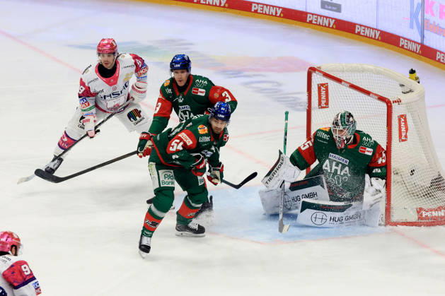 October 23, 2026, DEU, GER, Ice Hockey, Matchday 11, 2026–27 Season, Berlin, Eisbären Berlin vs. Augsburger Panther; Ty Ronning (Eisbären Berlin) 9, TOBIAS ANCICKA (Augsburger Panther) 45, FELIX SCHEEL (Augsburger Panther) 54, Alec McCrea (Augsburger Panther) 3; nordphoto GmbH, Engler Berlin, Uber Arena Berlin, Germany Copyright: xNordphotox xEnglerx