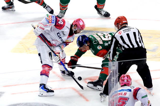 October 23, 2026, DEU, GER, Ice Hockey, Matchday 11, 2026–27 Season, Berlin, Eisbären Berlin vs. Augsburger Panther Face-off, Liam Kirk (Eisbären Berlin) 94, ENRICO HENRIQUEZ (Augsburger Panther) 52, nordphoto GmbH, Engler Berlin, Uber Arena Berlin, Germany Copyright: xNordphotox xEnglerx