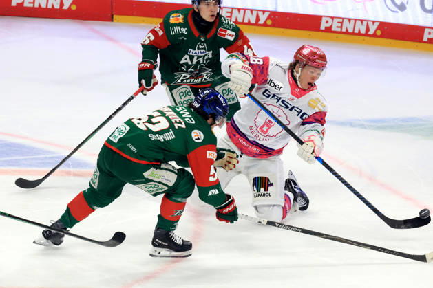 October 23, 2026, DEU, GER, Ice Hockey, Matchday 11, 2026–27 Season, Berlin, Eisbären Berlin vs. Augsburger Panther, Jonas Mueller (Eisbären Berlin 18), ENRICO HENRIQUEZ (Augsburger Panther 52), nordphoto GmbH, Engler Berlin, Uber Arena Berlin, Germany Copyright: xNordphotox xEnglerx