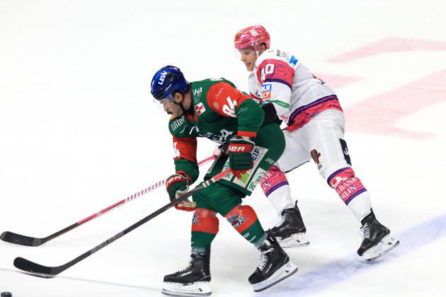 October 23, 2026, DEU, GER, Ice Hockey, Matchday 11, 2026–27 Season, Berlin, Eisbären Berlin vs. Augsburger Panther, Korbinian Geibel, Eisbären Berlin 40, TREVOR PARKES, Augsburger Panther 84, nordphoto GmbH, Engler Berlin, Uber Arena Berlin, Germany Copyright: xNordphotox xEnglerx
