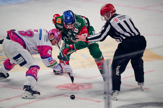Andreas Eder, Eisbären Berlin, 43; Tim Wohlgemuth, Augsburger Panther, 33; GER; Eisbären Berlin vs. Augsburger Panther; Men s Ice Hockey; German Ice Hockey League (DEL), 2026–27 season, Matchday 11, October 23, 2026, GER, Eisbären Berlin vs. Augsburger Panther, Men s Ice Hockey, German Ice Hockey League (DEL), 2026–27 Season, Matchday 11, Berlin Copyright: xClaudiusxRauch,xEibner-Pressefotox xClaudiusxRauchx EP_CRH