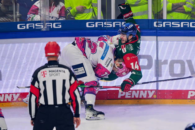 Eric Mik, Eisbären Berlin, 12, D; J Busdeker, Augsburger Panther, 14, GER; Eisbären Berlin vs. Augsburger Panther, Men s Ice Hockey, German Ice Hockey League (DEL), 2026–27 Season, Matchday 11, October 23, 2026, GER, Eisbären Berlin vs. Augsburger Panther, Men s Ice Hockey, German Ice Hockey League (DEL), 2026–27 Season, Matchday 11, Berlin Copyright: xClaudiusxRauch,xEibner-Pressefotox xClaudiusxRauchx EP_CRH