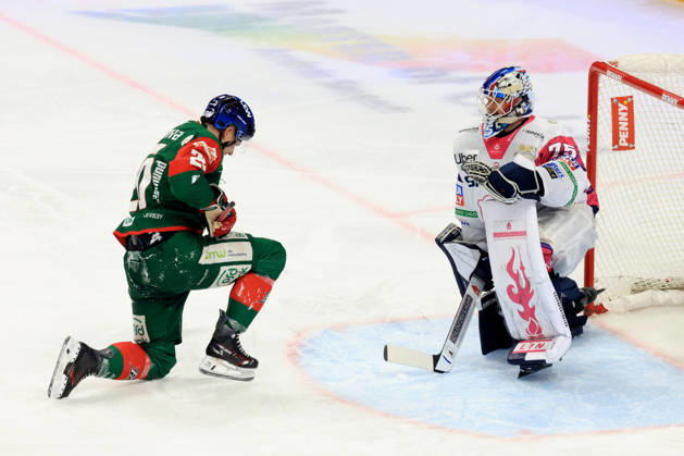 October 23, 2026, DEU, GER, Ice Hockey, Matchday 11, 2026–27 Season, Berlin, Eisbären Berlin vs. Augsburger Panther, Jonas Neffin (Eisbären Berlin 75), PHILIPP KRAUSS (Augsburger Panther 20), nordphoto GmbH, Engler Berlin, Uber Arena Berlin, Germany Copyright: xNordphotox xEnglerx