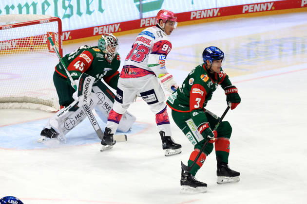 October 23, 2026, DEU, GER, Ice Hockey, Matchday 11, 2026–27 Season, Berlin, Eisbären Berlin vs. Augsburger Panther, Leonhard Pfoederl (Eisbären Berlin 93), TOBIAS ANCICKA (Augsburger Panther 45), Alec McCrea (Augsburger Panther 3), nordphoto GmbH, Engler Berlin, Uber Arena Berlin, Germany Copyright: xNordphotox xEnglerx