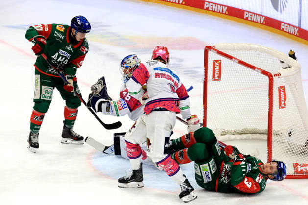 October 23, 2026, DEU, GER, Ice Hockey, Matchday 11, 2026–27 Season, Berlin, Eisbären Berlin vs. Augsburger Panther Jonas Neffin, Eisbären Berlin 75, Kai Wissmann, Eisbären Berlin 6, PHILIPP KRAUSS, Augsburger Panther 20, Alec McCrea, Augsburger Panther 3, nordphoto GmbH, Engler Berlin, Uber Arena Berlin, Germany Copyright: xNordphotox xEnglerx