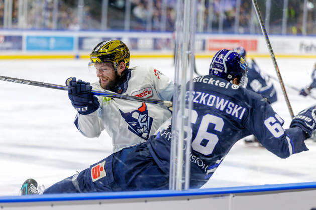 Ice hockey, Eishockey Men - DEL2 - EC Kassel Huskies vs Blue Devils Weiden Season 2026 2027 Jordan Knackstedt of Blue Devils Weiden tackles Darren Mieszkowski of EC Kassel Huskies during the DEL2 ice hockey match between EC Kassel Huskies and Blue Devils Weiden in Kassel, Germany, 23 October 2026. Kassel entered the match in second place in the standings, while Weiden were ranked 12th. Hesse