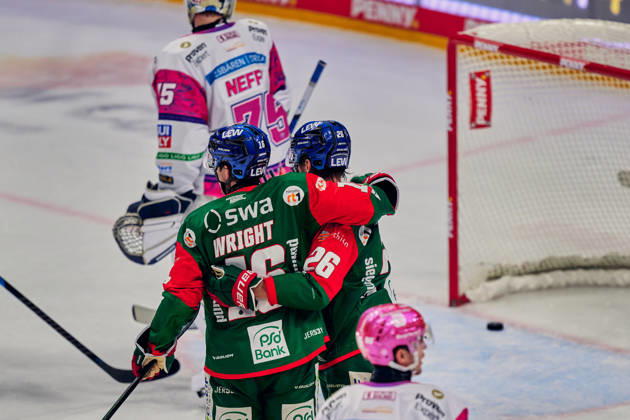 Jonas Neffin, Eisbären Berlin, 75, goal to make it 1-1; Augsburg celebrates the 1-1 tie; Alexander Blank, Augsburger Panther, 26; Cameron Wright, Augsburger Panther, 16; GER, Eisbären Berlin vs. Augsburger Panther, Men s Ice Hockey, German Ice Hockey League (DEL), 2026–27 season, Matchday 11, October 23, 2026, GER, Eisbären Berlin vs. Augsburger Panther, Men’s Ice Hockey, German Ice Hockey League, DEL, 2026–27 Season, Matchday 11, Berlin Copyright: xClaudiusxRauch,xEibner-Pressefotox xClaudiusxRauchx EP_CRH
