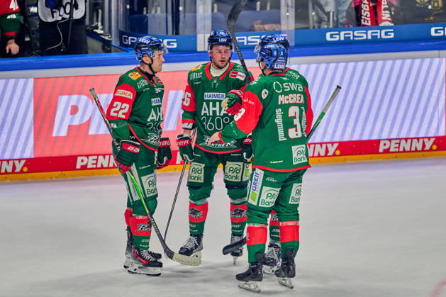 Noel Hoefenmayer, Augsburger Panther, 22; Alexander Blank, Augsburger Panther, 26; Alec McCrea, Augsburger Panther, 03; GER, Eisbären Berlin vs. Augsburger Panther, Men s Ice Hockey, German Ice Hockey League (DEL), 2026–27 Season, Matchday 11, October 23, 2026, GER, Eisbären Berlin vs. Augsburger Panther, Men s Ice Hockey, German Ice Hockey League, DEL, 2026–27 Season, Matchday 11, Berlin Copyright: xClaudiusxRauch,xEibner-Pressefotox xClaudiusxRauchx EP_CRH