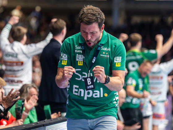 Ben Matschke, head coach of Frisch Auf Goeppingen, pumps his fists in celebration; Frisch Auf Goeppingen vs. ThSV Eisenach, handball, 1st Bundesliga, men s division, 2026–2027 season, October 23, 2026, Frisch Auf Goeppingen vs. ThSV Eisenach, Handball, 1st Bundesliga, Men, 2026–2027 season, October 23, 2026, Goeppingen Copyright: xEibner-Pressefoto MichaelxSchmidx EP_MST