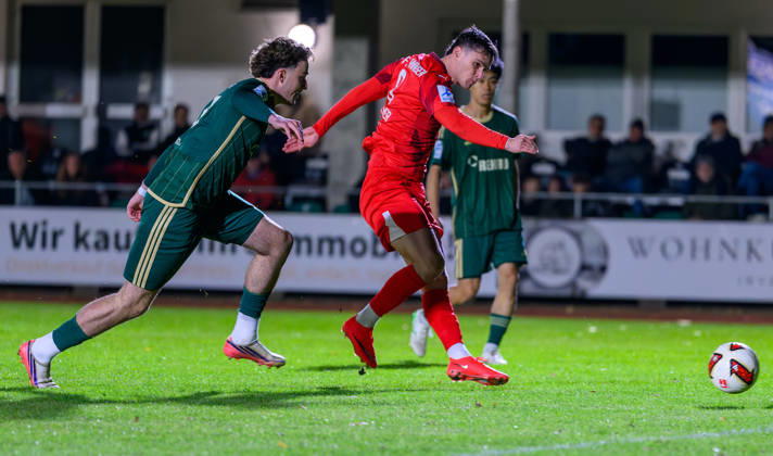 October 23, 2026 Soccer Season 2026–2027 Bavarian Regional League Matchday 04 SC Eltersdorf vs. SCE Quecken vs. FC Memmingen FCM xwoxzix Philipp Kirsamer 9, FC Memmingen scores a goal—a shot on goal—to make it 0–1 against Korbinian Stütz 4, SC Eltersdorf