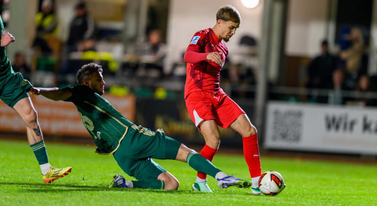 October 23, 2026 Soccer Season 2026–2027 Bavarian Regional League Matchday 04 SC Eltersdorf vs. SCE Quecken FC Memmingen FCM xwoxzix Constantin Kresin 23, FC Memmingen scores a goal—a shot on goal—to make it 0–2 against Sebastian Marx 28, SC Eltersdorf