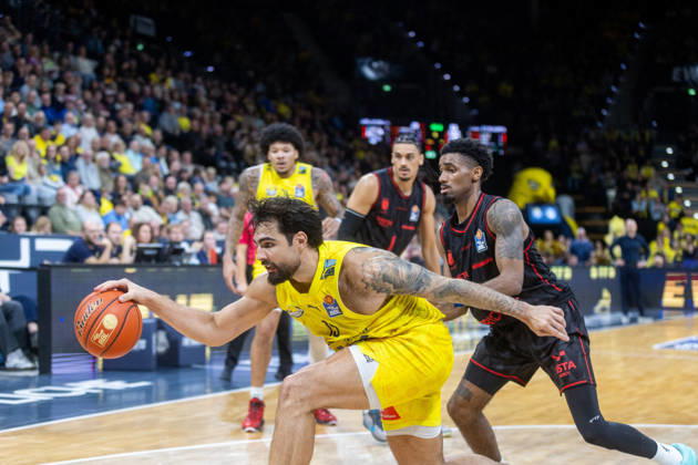 Oldenburg, Lower Saxony, Germany, October 23, 2026, Marcel Keßen (left), EWE Baskets Oldenburg, and Mylik Wilson (right), BMA365 Bamberg Baskets; EWE Baskets Oldenburg vs. BMA365 Bamberg Baskets; Basketball 1; Basketball Bundesliga; 2026–2027 season, Matchday 6, Grosse EWE Arena: EWE Baskets Oldenburg vs. BMA365 Bamberg Baskets www.andreas-burmann.de