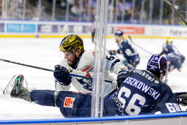 Ice hockey, Eishockey Men - DEL2 - EC Kassel Huskies vs Blue Devils Weiden Season 2026 2027 Jordan Knackstedt (L) of Blue Devils Weiden tackles Darren Mieszkowski (R) of EC Kassel Huskies during the DEL2 ice hockey match between EC Kassel Huskies and Blue Devils Weiden in Kassel, Germany, 23 October 2026. Kassel entered the match in second place in the standings, while Weiden were ranked 12th. Hesse