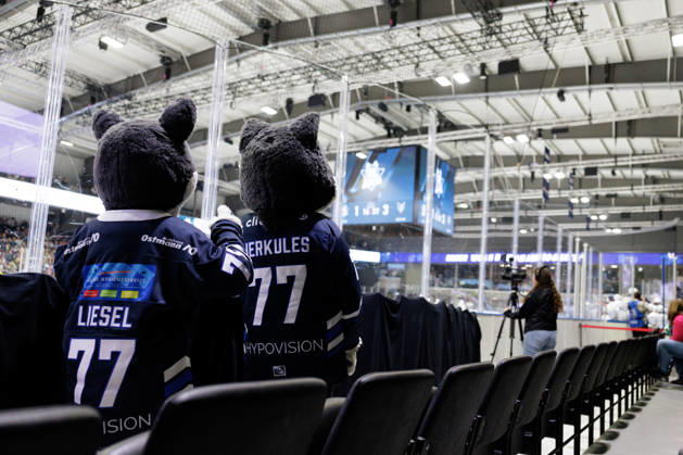 Ice hockey, Eishockey Men - DEL2 - EC Kassel Huskies vs Blue Devils Weiden Season 2026 2027 The new female mascot Liesel and the male mascot Herkules watch the game during the DEL2 ice hockey match between EC Kassel Huskies and Blue Devils Weiden in Kassel, Germany, 23 October 2026. Kassel entered the match in second place in the standings, while Weiden were ranked 12th. Hesse