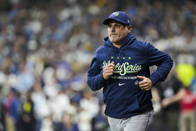 MLB, Baseball Herren, USA World Series Game 1 - Milwaukee Brewers vs Tampa Bay Rays Tampa Bay Rays Manager Kevin Cash in action prior to the Major League Baseball (MLB) World Series Game 1 between the Milwaukee Brewers and Tampa Bay Rays at American Family Field in Milwaukee, Wisconsin, USA, 23 October 2026. MILWAUKEE WISCONSIN UNITED STATES  Copyright: xROSSxHARRIEDx