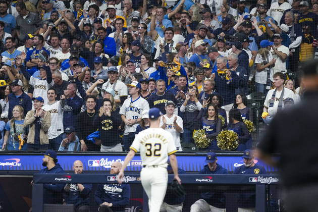 MLB, Baseball Herren, USA World Series Game 1 - Milwaukee Brewers vs Tampa Bay Rays Milwaukee Brewers fans cheer pitcher Jacob Misiorowski as he walks to the dugout during the Major League Baseball (MLB) World Series Game 1 between the Milwaukee Brewers and Tampa Bay Rays at American Family Field in Milwaukee, Wisconsin, USA, 23 October 2026. MILWAUKEE WISCONSIN UNITED STATES  Copyright: xROSSxHARRIEDx