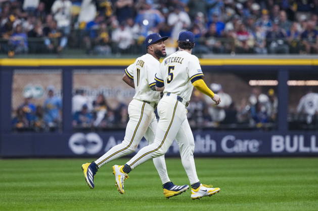 MLB, Baseball Herren, USA World Series Game 1 - Milwaukee Brewers vs Tampa Bay Rays Milwaukee Brewers left fielder Jackson Chourio (L) and Milwaukee Brewers center fielder Garrett Mitchell (R) run in to the dugout during the Major League Baseball (MLB) World Series Game 1 between the Milwaukee Brewers and Tampa Bay Rays at American Family Field in Milwaukee, Wisconsin, USA, 23 October 2026. MILWAUKEE WISCONSIN UNITED STATES  Copyright: xROSSxHARRIEDx