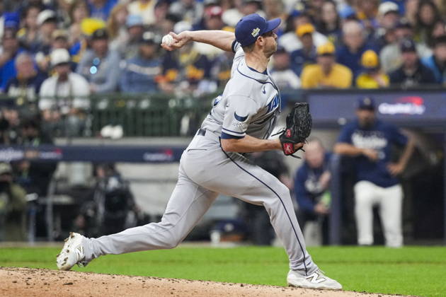MLB, Baseball Herren, USA World Series Game 1 - Milwaukee Brewers vs Tampa Bay Rays Tampa Bay Rays relief pitcher Steven Matz in action during the Major League Baseball (MLB) World Series Game 1 between the Milwaukee Brewers and Tampa Bay Rays at American Family Field in Milwaukee, Wisconsin, USA, 23 October 2026. MILWAUKEE WISCONSIN UNITED STATES  Copyright: xROSSxHARRIEDx