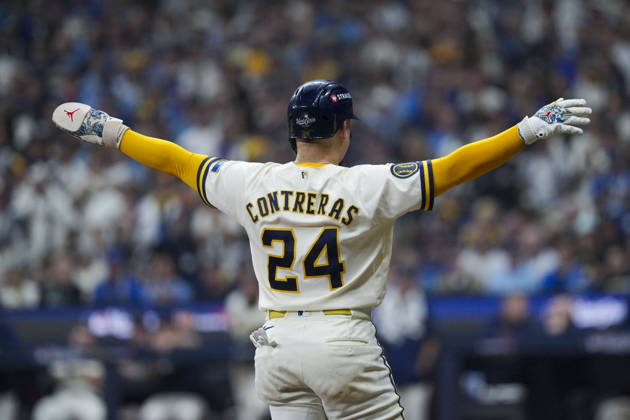 MLB, Baseball Herren, USA World Series Game 1 - Milwaukee Brewers vs Tampa Bay Rays Milwaukee Brewers catcher William Contreras signals to the dugout during the Major League Baseball (MLB) World Series Game 1 between the Milwaukee Brewers and Tampa Bay Rays at American Family Field in Milwaukee, Wisconsin, USA, 23 October 2026. MILWAUKEE WISCONSIN UNITED STATES  Copyright: xROSSxHARRIEDx