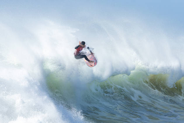MEO Rip Curl Pro Portugal 2026 Surf Championship Tour At Supertubos Gabriel Medina of Brazil performs a maneuver on a wave during the MEO Rip Curl Pro Portugal Presented by Corona Cero, a World Surf League Championship Tour event, at Supertubos Beach in Peniche, Portugal, on October 23, 2026. Peniche Portugal  Copyright: xSergioxMendesx originalFilename:pereira-notitle261023_np1kg.jpg
