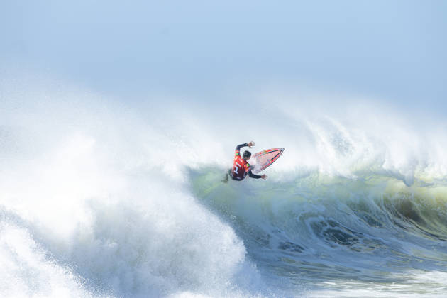 MEO Rip Curl Pro Portugal 2026 Surf Championship Tour At Supertubos Gabriel Medina of Brazil performs a maneuver on a wave during the MEO Rip Curl Pro Portugal Presented by Corona Cero, a World Surf League Championship Tour event, at Supertubos Beach in Peniche, Portugal, on October 23, 2026. Peniche Portugal  Copyright: xSergioxMendesx originalFilename:pereira-notitle261023_np6Jk.jpg