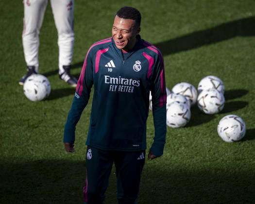 Real Madrid Training Session and press conference, PK, Pressekonferenz Kylian Mbappe of Real Madrid CF is seen laughing during the training session ahead of the LaLiga EA Sports match against FC Barcelona, Barca at Ciudad Real Madrid on October 24, 2026 in Valdebebas, Spain. Valdebebas Ciudad Real Madrid Madrid Spain Copyright: xAlbertoxGardinx AGardin_20261024_Rea_Mad_Pc_0137