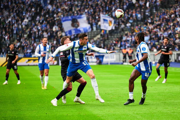 Niklas Kolbe, Hertha BSC, 27, Deyovaisio Zeefuik, Hertha BSC, 42, GER, Hertha BSC vs. Arminia Bielefeld, 2. Bundesliga, 2026–27 season, Matchday 9, October 24, 2026 DFL regulations prohibit any use of photographs as image sequences and or quasi-video GER, Hertha BSC vs. Arminia Bielefeld, 2. Bundesliga, 2026–27 season, Matchday 9, October 24, 2026, Berlin Copyright: xClaudiusxRauch,xEibner-Pressefotox xClaudiusxRauchx EP_CRH