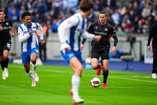 Oluwaseun Victor Adewumi, Hertha BSC, 19; Marius Woerl, Arminia Bielefeld, 38; GER; Hertha BSC vs. Arminia Bielefeld, 2. Bundesliga, 2026–27 season, Matchday 9, October 24, 2026 DFL regulations prohibit any use of photographs as image sequences and or quasi-video GER, Hertha BSC vs. Arminia Bielefeld, 2. Bundesliga, 2026–27 season, Matchday 9, October 24, 2026, Berlin Copyright: xClaudiusxRauch,xEibner-Pressefotox xClaudiusxRauchx EP_CRH