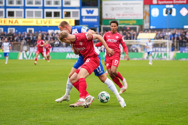 German Soccer, 3rd Division, Matchday 11, Hänsch Arena, Emslandstadion, Meppen, Emsland District, Lower Saxony, SV Meppen vs. FC Würzburger Kickers Louis Breunig (Würzburger Kickers), 16, vs. Jannic Ehlers (SV Meppen), 17 Copyright: xMichelxWittex