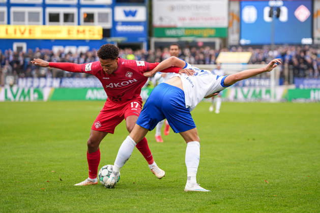 German Soccer, 3rd Division, Matchday 11, Hänsch Arena, Emslandstadion, Meppen, Emsland District, Lower Saxony, SV Meppen vs. FC Würzburger Kickers Liam Omore (Würzburger Kickers, 17) vs. Jannic Ehlers (SV Meppen, 17) Copyright: xMichelxWittex