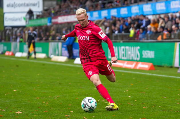 Germany Soccer 3rd Division 2026–2027, Matchday 11: SV Meppen vs. FC Würzburger Kickers at Emslandstadion, Meppen; Luke Hemmerich (Würzburger Kickers), 21st-minute cross Copyright: xTillxvanxDorstenx