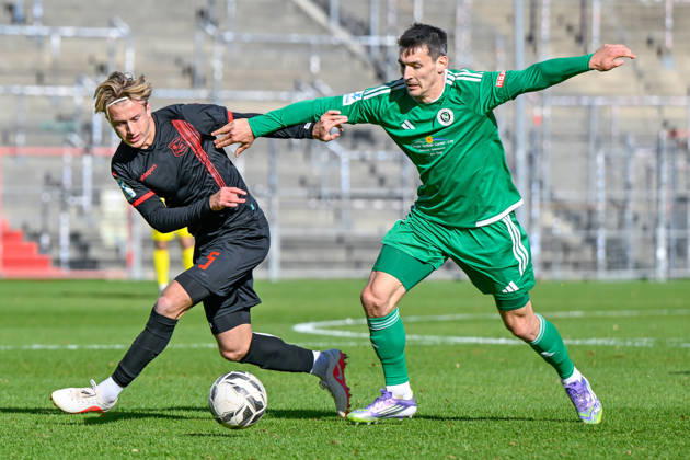 v li Ben Westermeier Unterhaching, 5 Ben Mueller Ansbach, 24 in a one-on-one, duel, tackle, dynamic, action, 24 10 2026, Unterhaching, Germany, soccer, Bavarian Regional League, SpVgg Unterhaching vs. SpVgg Ansbach xslx