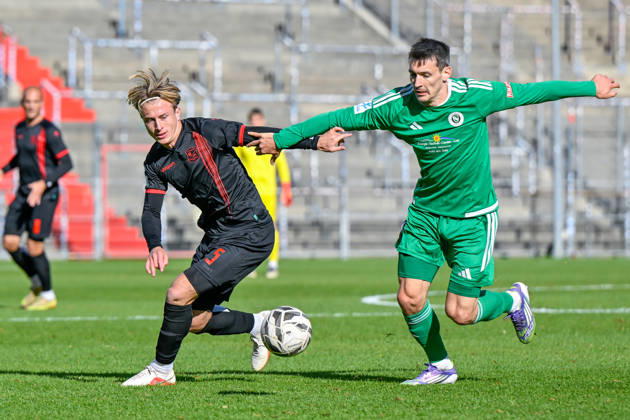 v li Ben Westermeier Unterhaching, 5 Ben Mueller Ansbach, 24 in a one-on-one, duel, tackle, dynamic, action, 24 10 2026, Unterhaching, Germany, soccer, Bavarian Regional League, SpVgg Unterhaching vs. SpVgg Ansbach xslx