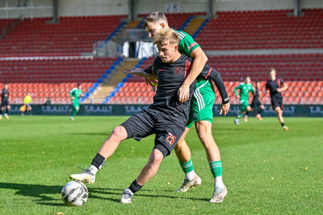 From left: Andy Breuer (Unterhaching), 26; Riko Manz (Ansbach), 29; in a one-on-one battle, duel, tackle, dynamic, action, 24 10 2026, Unterhaching, Germany, soccer, Bavarian Regional League, SpVgg Unterhaching, SpVgg Ansbach xslx