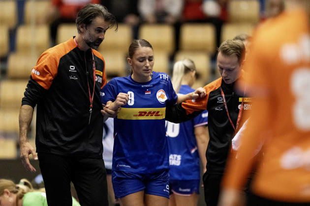 DENMARK Golden League Women s Handball Norway Netherlands Netherlands Larissa Nusser is helped off the court during the women s Golden League handball match between Norway and the Netherlands at SJF Bank Arena in Odense on Saturday, October 24, 2026. Photo by Bo Amstrup, Ritzau Scanpix, Odense, Denmark, Mors  Copyright: BoxAmrstrupx xRitzauxScanpix BoxAmstrupx spdk20261024-142118-L