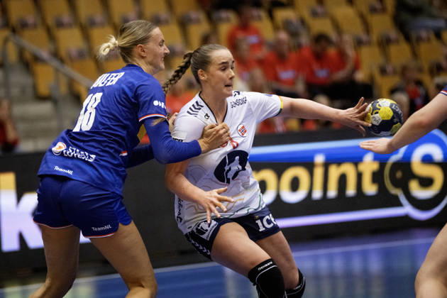 DENMARK Golden League Women’s Handball Norway Netherlands Norway’s Live Deila in action against the Netherlands’ Kelly Dulfer during the women’s Golden League handball match between Norway and the Netherlands at SJF Bank Arena in Odense on Saturday, October 24, 2026. Photo by Bo Amstrup, Ritzau Scanpix, Odense, Denmark, Mors  Copyright: BoxAmrstrupx xRitzauxScanpix BoxAmstrupx spdk20261024-142140-L