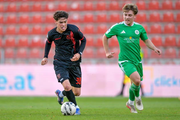 From left: Constantin Strunz (Unterhaching), 38; Nico Hayer (Ansbach), 28; in a one-on-one battle, duel, tackle, dynamic, action, 24, 10, 2026, Unterhaching, Germany, soccer, Bavarian Regional League, SpVgg Unterhaching vs. SpVgg Ansbach xslx